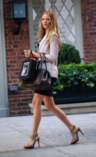 Blake Lively feet photo thumbnail