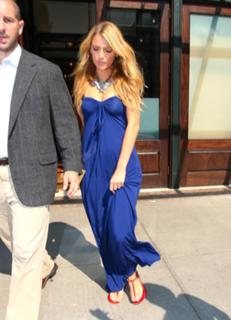 Blake Lively feet photo thumbnail