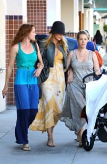 Blake Lively feet photo thumbnail