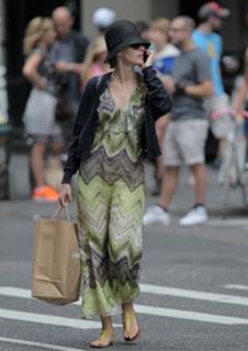 Blake Lively feet photo thumbnail