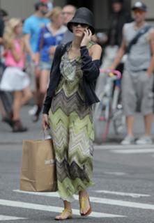 Blake Lively feet photo thumbnail