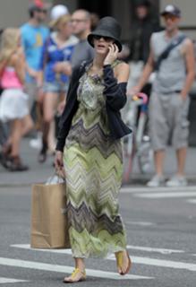 Blake Lively feet photo thumbnail