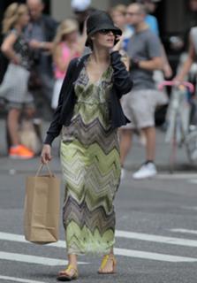 Blake Lively feet photo thumbnail