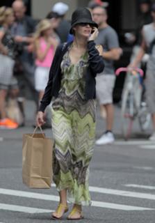 Blake Lively feet photo thumbnail