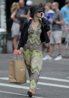 Blake Lively feet photo thumbnail