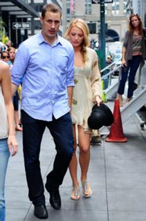 Blake Lively feet photo thumbnail