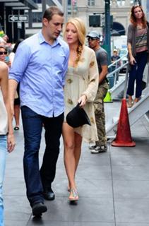 Blake Lively feet photo thumbnail