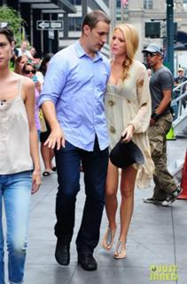 Blake Lively feet photo thumbnail