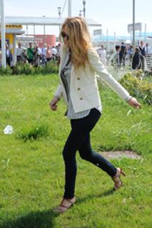 Blake Lively feet photo thumbnail