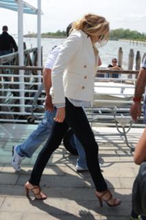 Blake Lively feet photo thumbnail