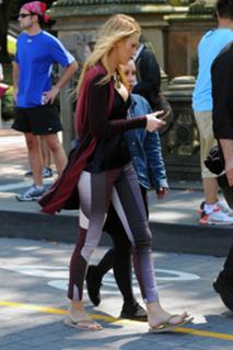 Blake Lively feet photo thumbnail