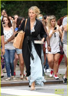 Blake Lively feet photo thumbnail