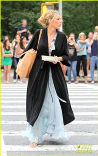 Blake Lively feet photo thumbnail