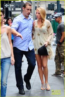 Blake Lively feet photo thumbnail