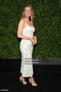 Blake Lively feet photo thumbnail