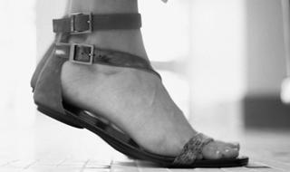Blanca Suárez feet photo thumbnail