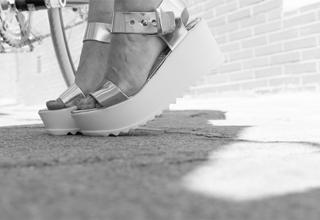Blanca Suárez feet photo thumbnail