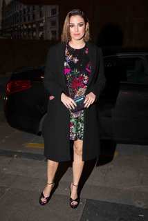 Blanca Suárez feet photo thumbnail