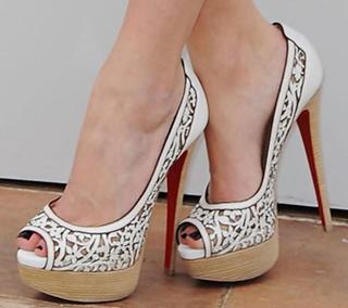 Blanca Suárez feet photo thumbnail