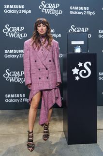 Blanca Suárez feet photo thumbnail