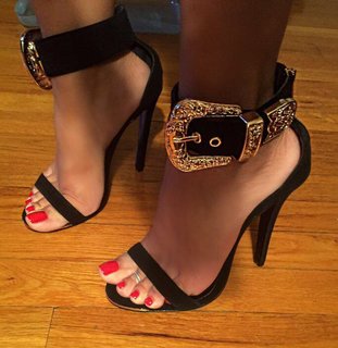 Blu Gem feet photo thumbnail