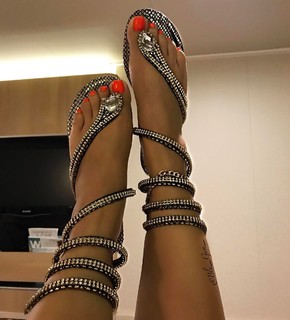 Blu Gem feet photo thumbnail