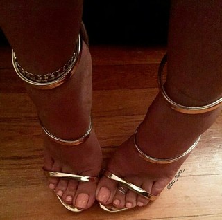 Blu Gem feet photo thumbnail