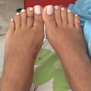 Blu Gem feet photo thumbnail