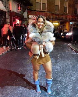 Blu Gem feet photo thumbnail