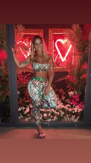 Blu Gem feet photo thumbnail