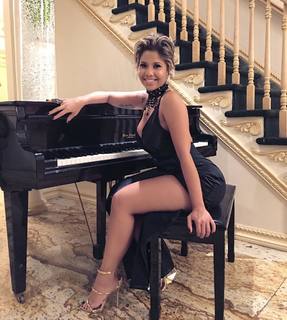 Blu Gem feet photo thumbnail