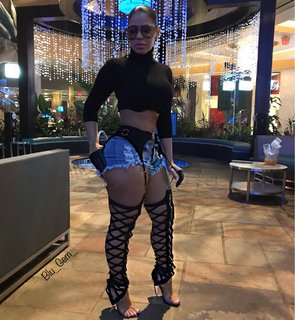 Blu Gem feet photo thumbnail