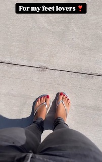 Blu Gem feet photo thumbnail