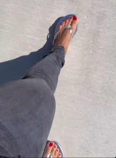 Blu Gem feet photo thumbnail