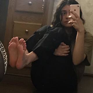 Blu Hunt feet photo 12