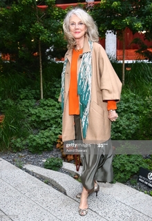 Blythe Danner feet photo 2
