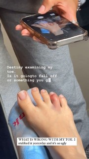 Bobbi Althoff feet photo thumbnail