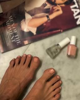 Bonnie Bernstein feet photo 5
