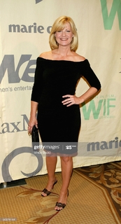 Bonnie Hunt feet photo thumbnail