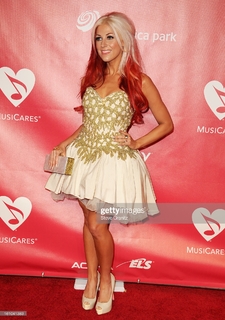 Bonnie McKee feet photo 7