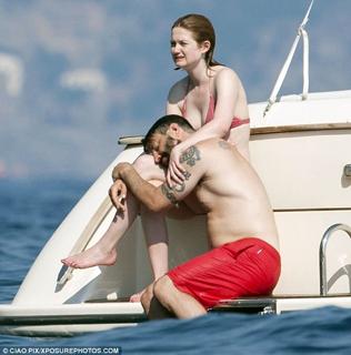 Bonnie Wright feet photo thumbnail