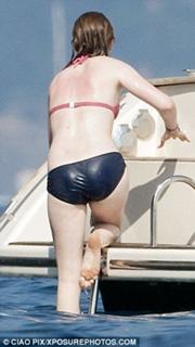 Bonnie Wright feet photo thumbnail