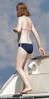 Bonnie Wright feet photo thumbnail