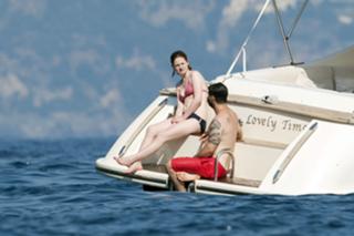 Bonnie Wright feet photo thumbnail