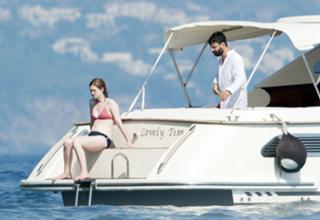 Bonnie Wright feet photo thumbnail
