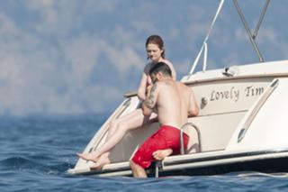 Bonnie Wright feet photo thumbnail