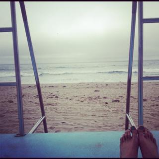 Bonnie Wright feet photo thumbnail