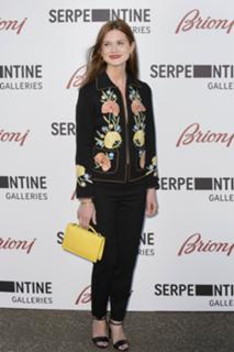 Bonnie Wright feet photo thumbnail