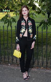 Bonnie Wright feet photo thumbnail