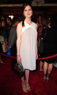 Bonnie Wright feet photo thumbnail